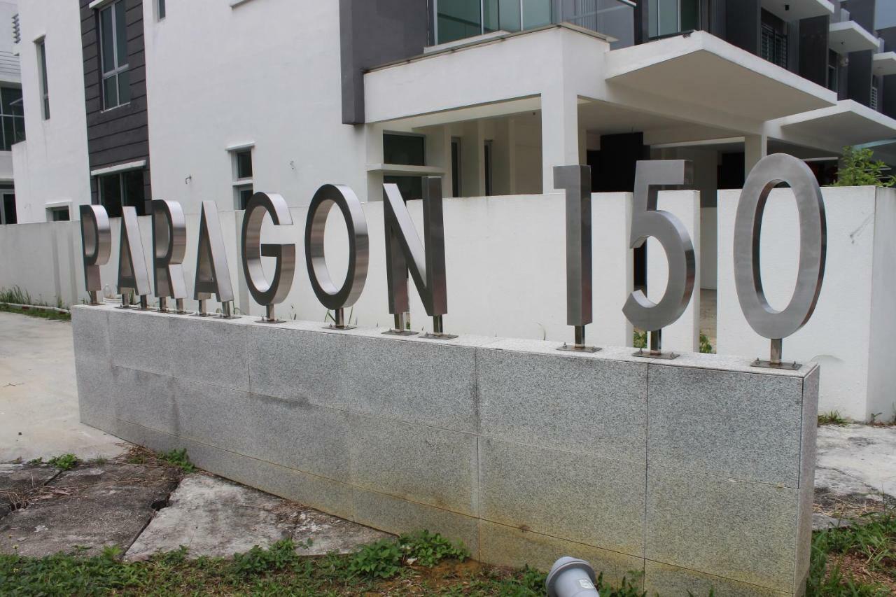 Hotel Paragon 150 Seri Kembangan Exterior foto